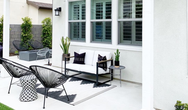 Spending a little time mulching and weeding can help give you an outdoor oasis. An outdoor with plantation window treatments